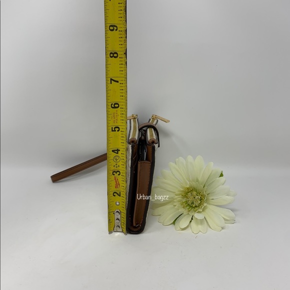 Michael Kors JST Large Double Zip Wristlet - Picture 4 of 10